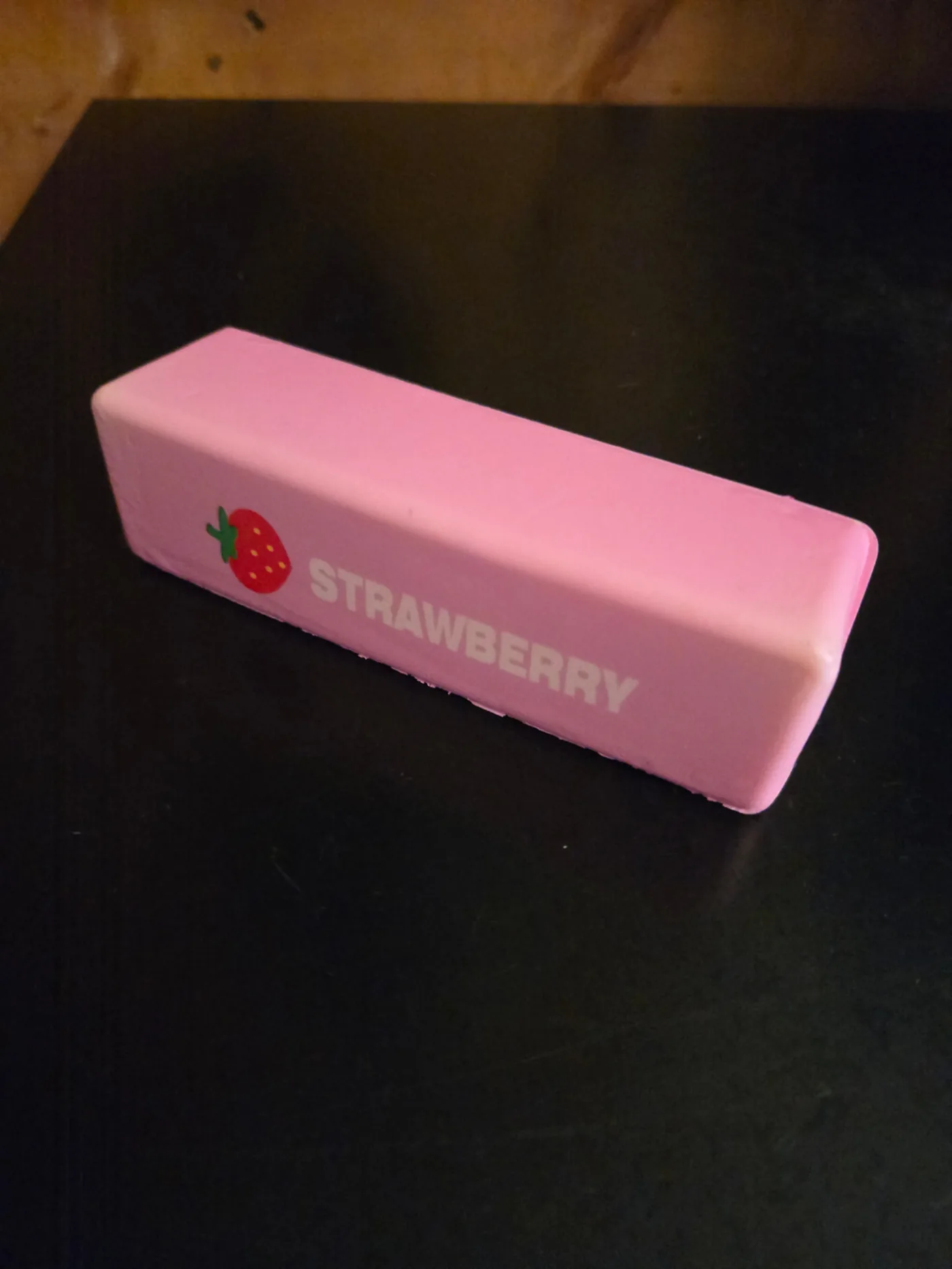 Strawberry Butter Squishy kawaii fraise en stock chez Charlie Squishy à Québec