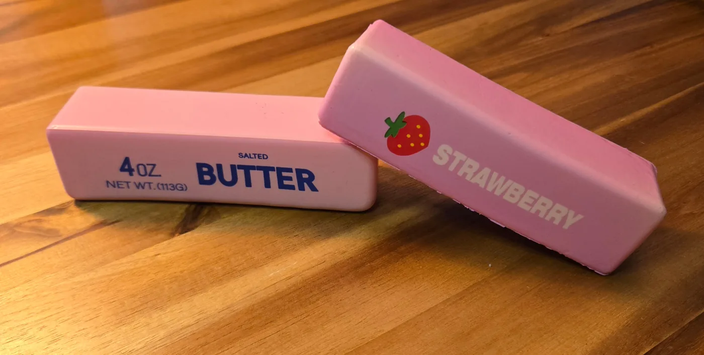 Duo de squishies kawaii Pink Butter et Strawberry Butter de Charlie Squishy à Québec